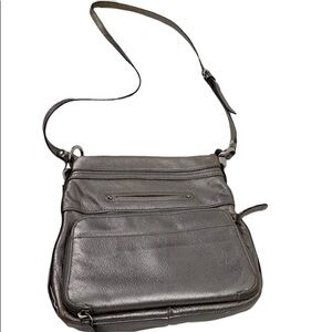 B MAKOWSKY soft leather grey/silver crossbody purse with Cheetah lining